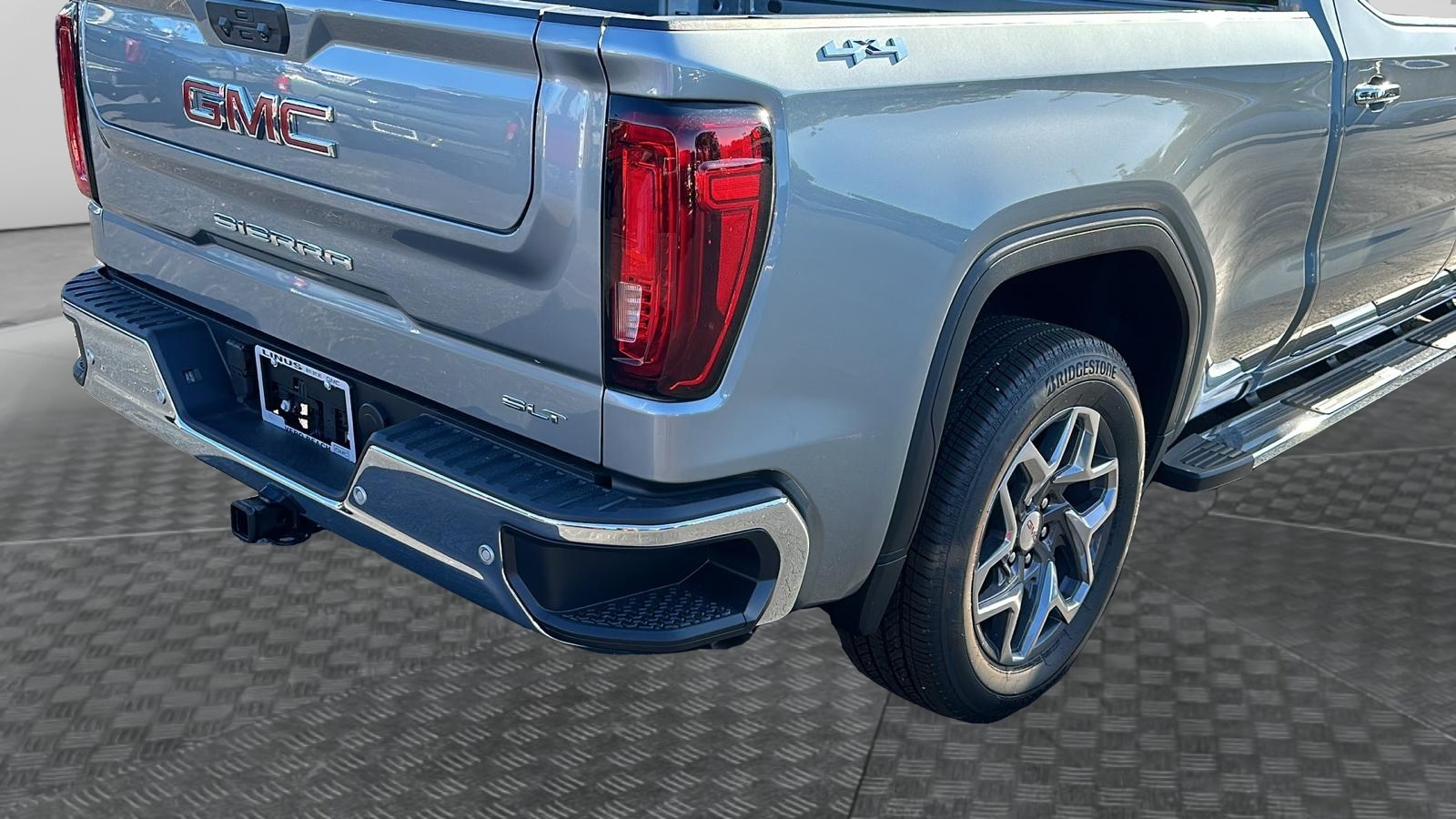 2025 GMC Sierra 1500 SLT 12