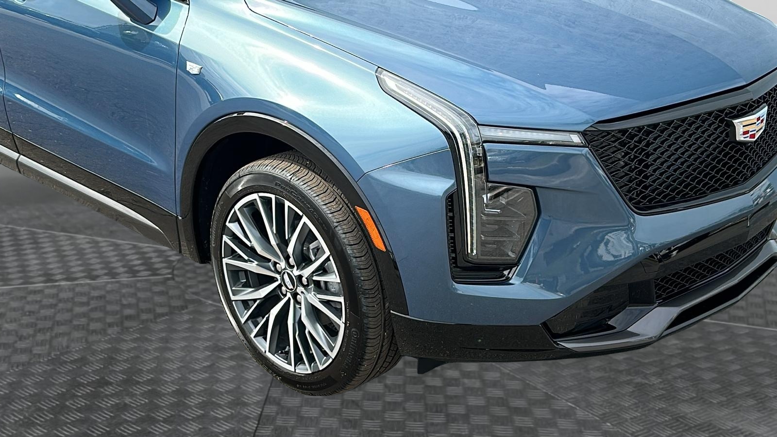 2025 Cadillac XT4 Sport 10