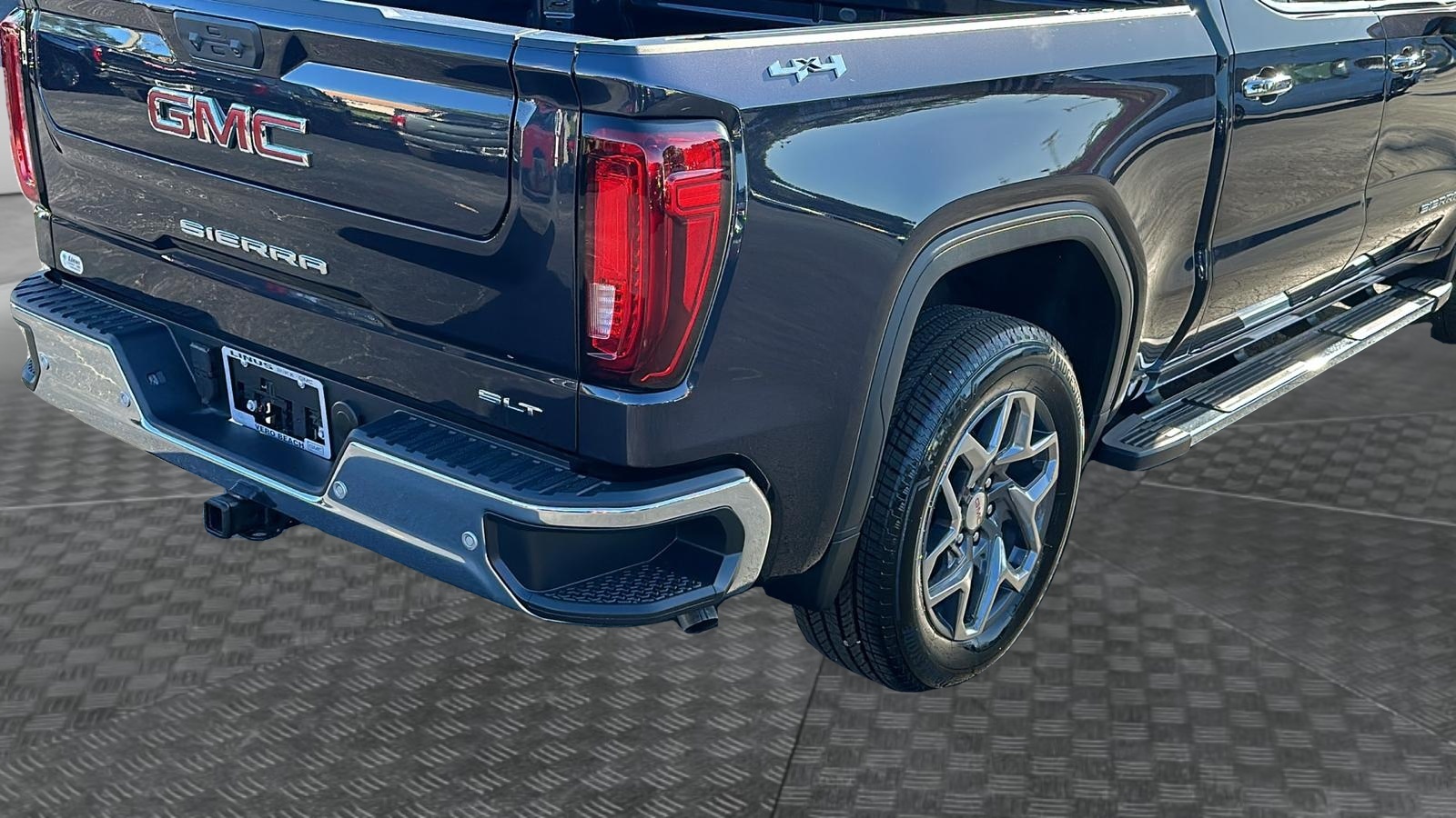 2025 GMC Sierra 1500 SLT 12