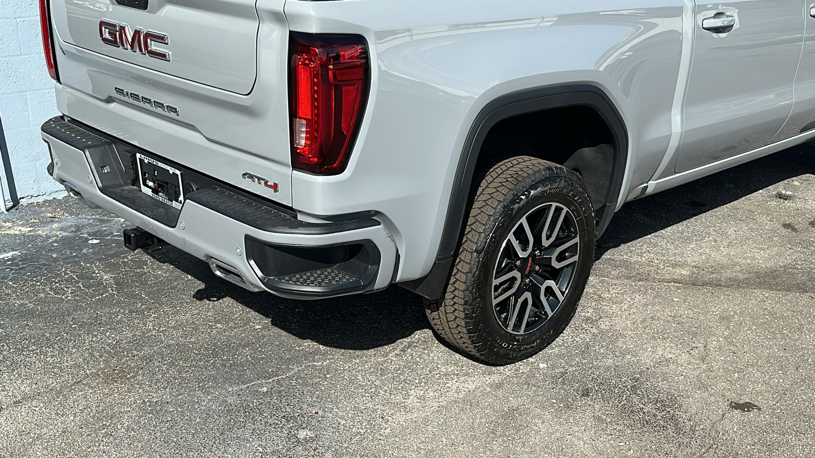 2025 GMC Sierra 1500 AT4 11