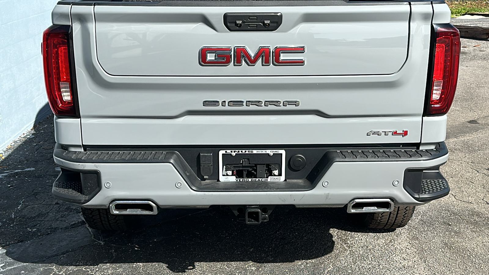 2025 GMC Sierra 1500 AT4 13