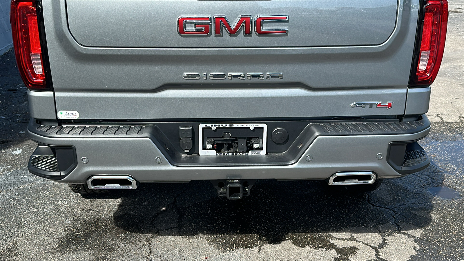 2025 GMC Sierra 1500 AT4 13