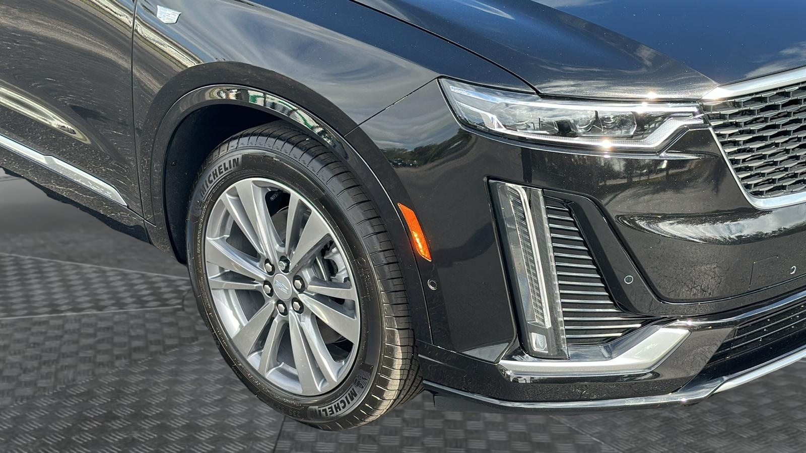 2025 Cadillac XT6 Premium Luxury 10