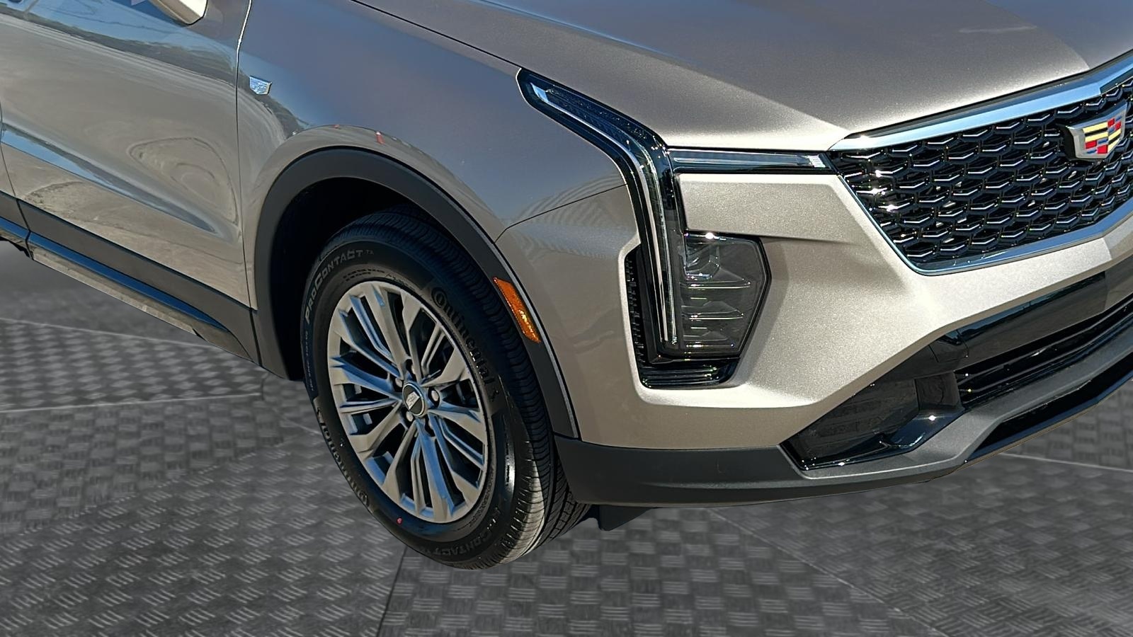 2025 Cadillac XT4 Premium Luxury 10