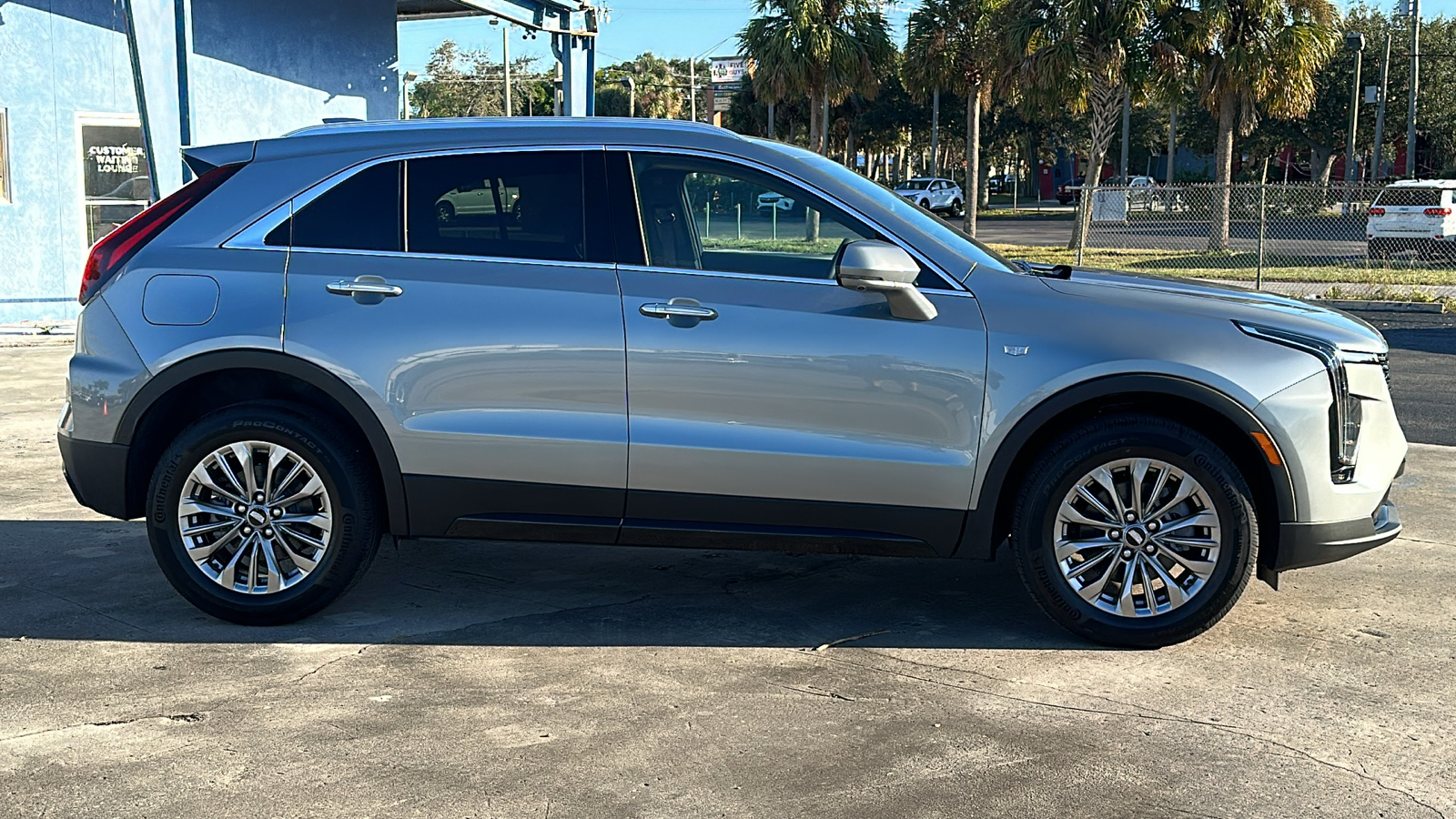 2025 Cadillac XT4 Premium Luxury 8