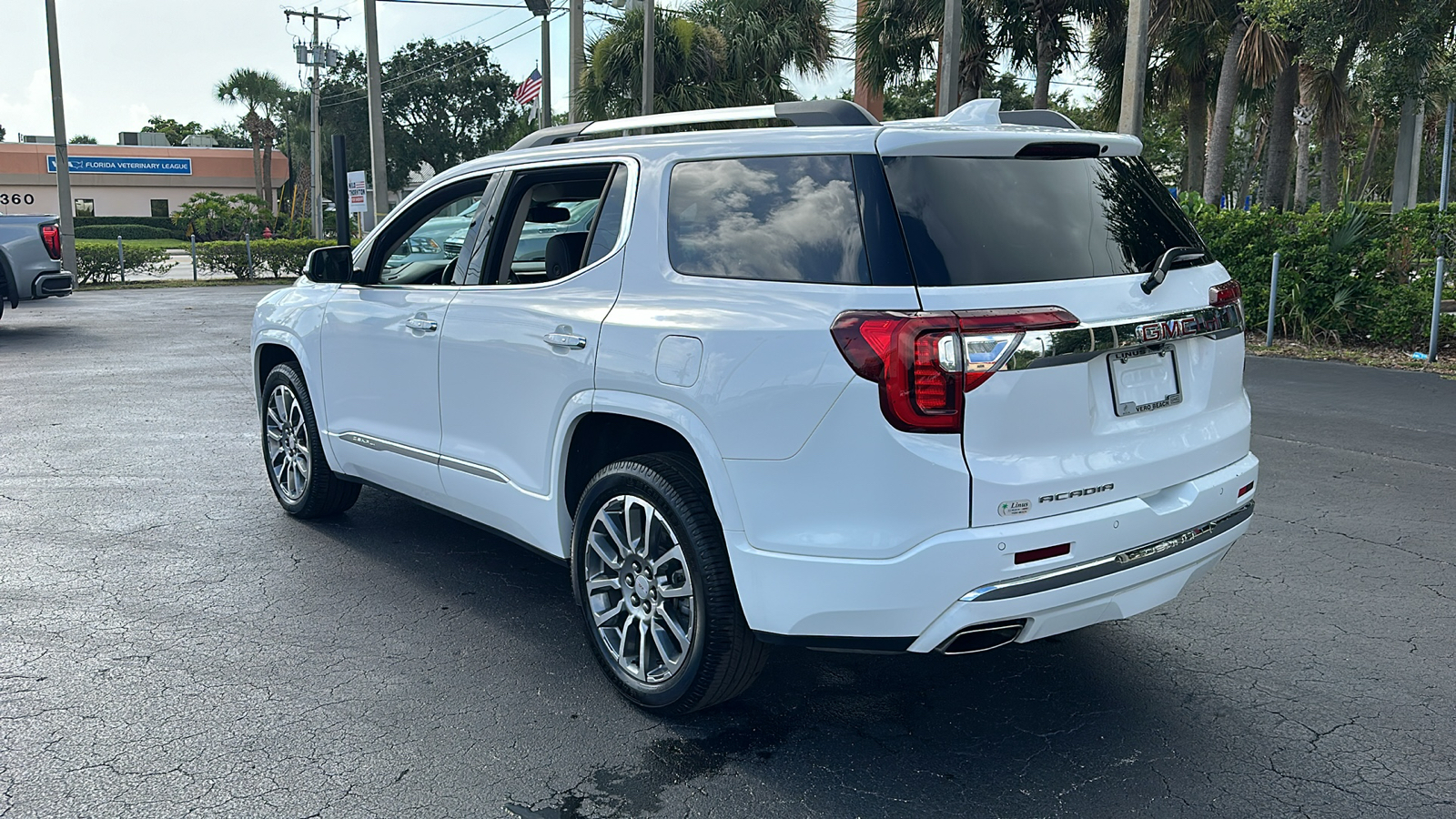 2023 GMC Acadia Denali 5