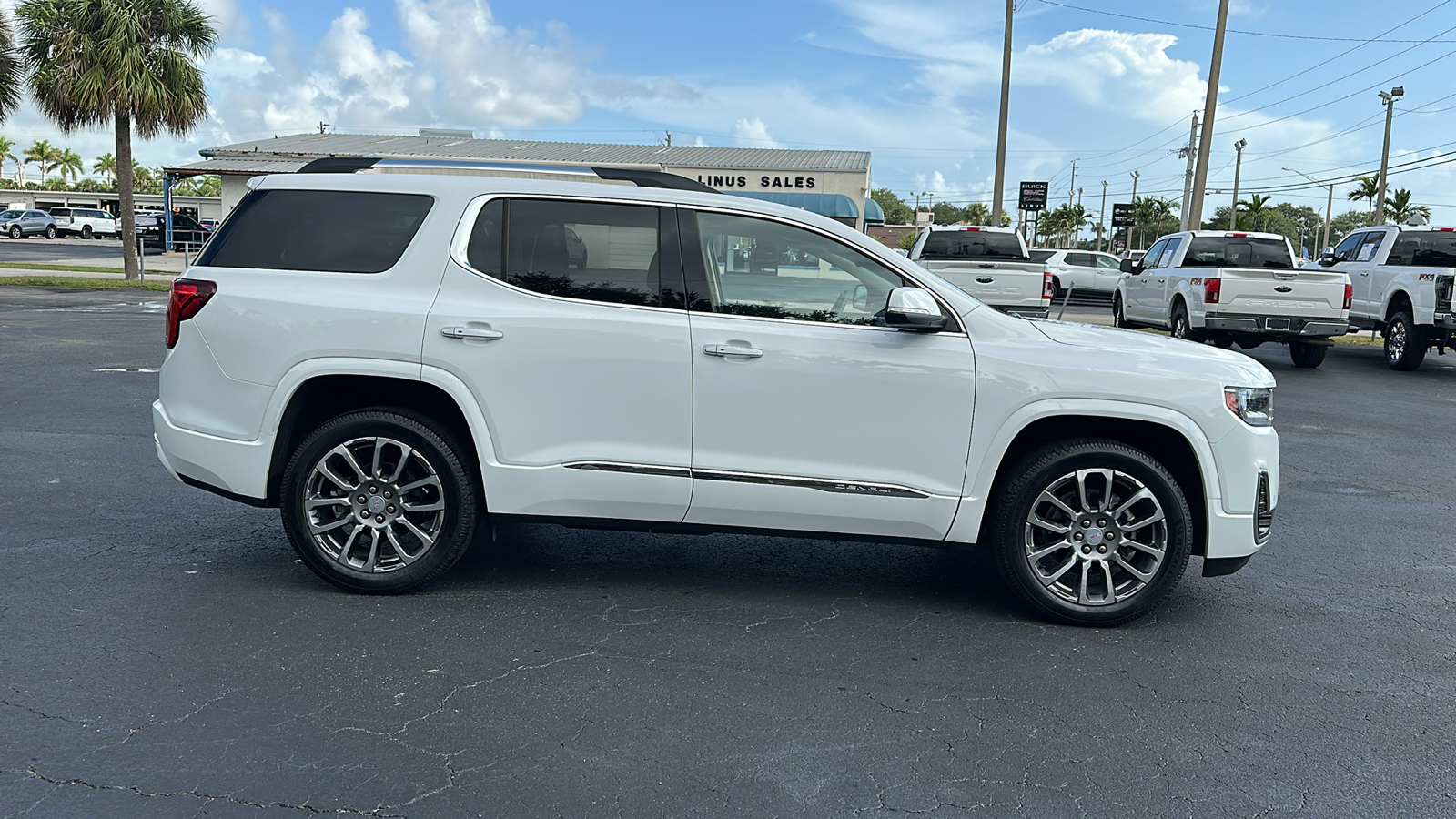 2023 GMC Acadia Denali 8