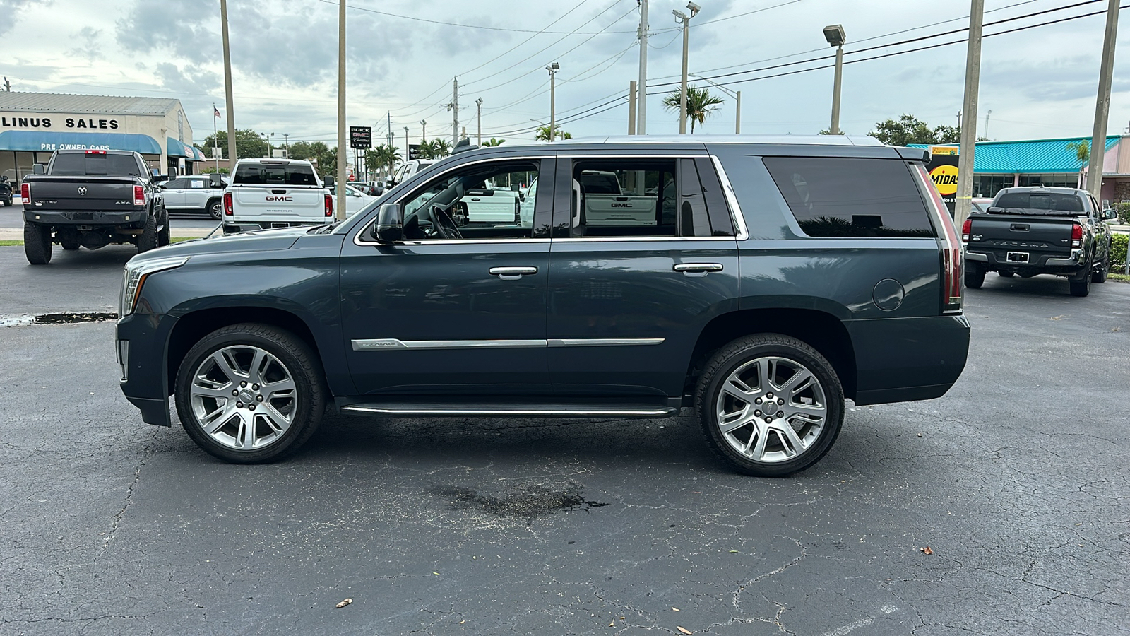 2019 Cadillac Escalade Luxury 4