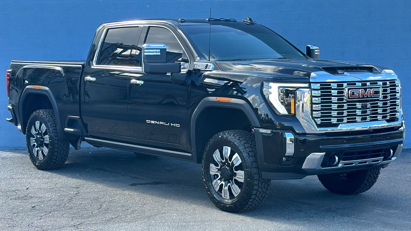 2024 GMC Sierra 2500HD Denali 1