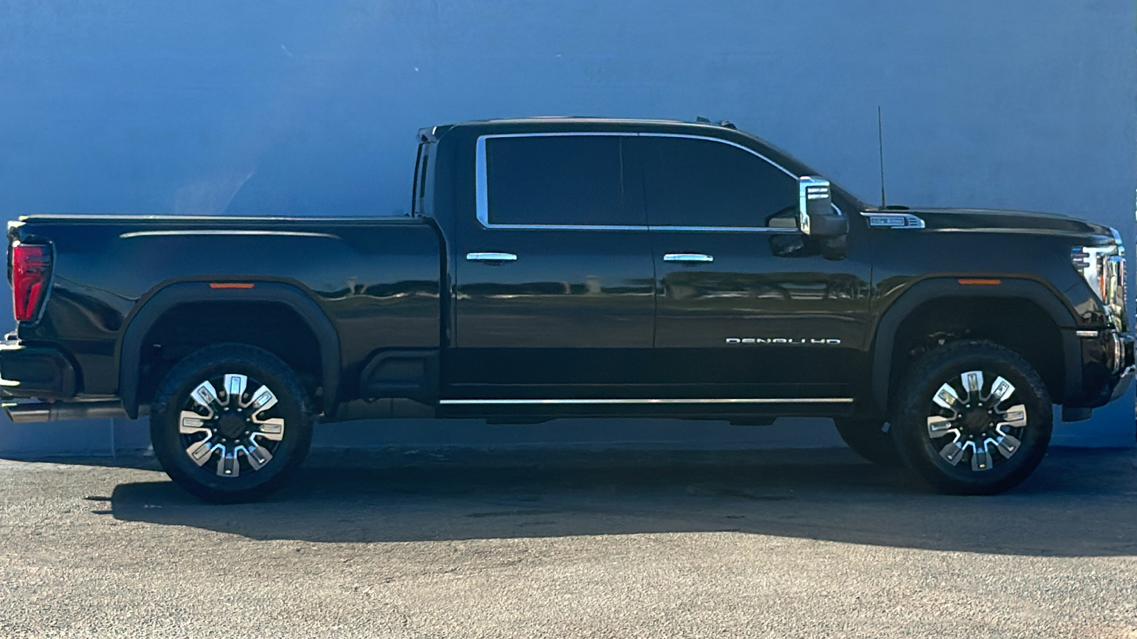 2024 GMC Sierra 2500HD Denali 8