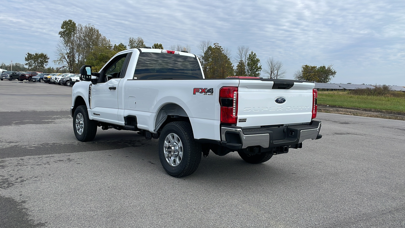 2023 Ford Super Duty F-350 SRW XLT 2