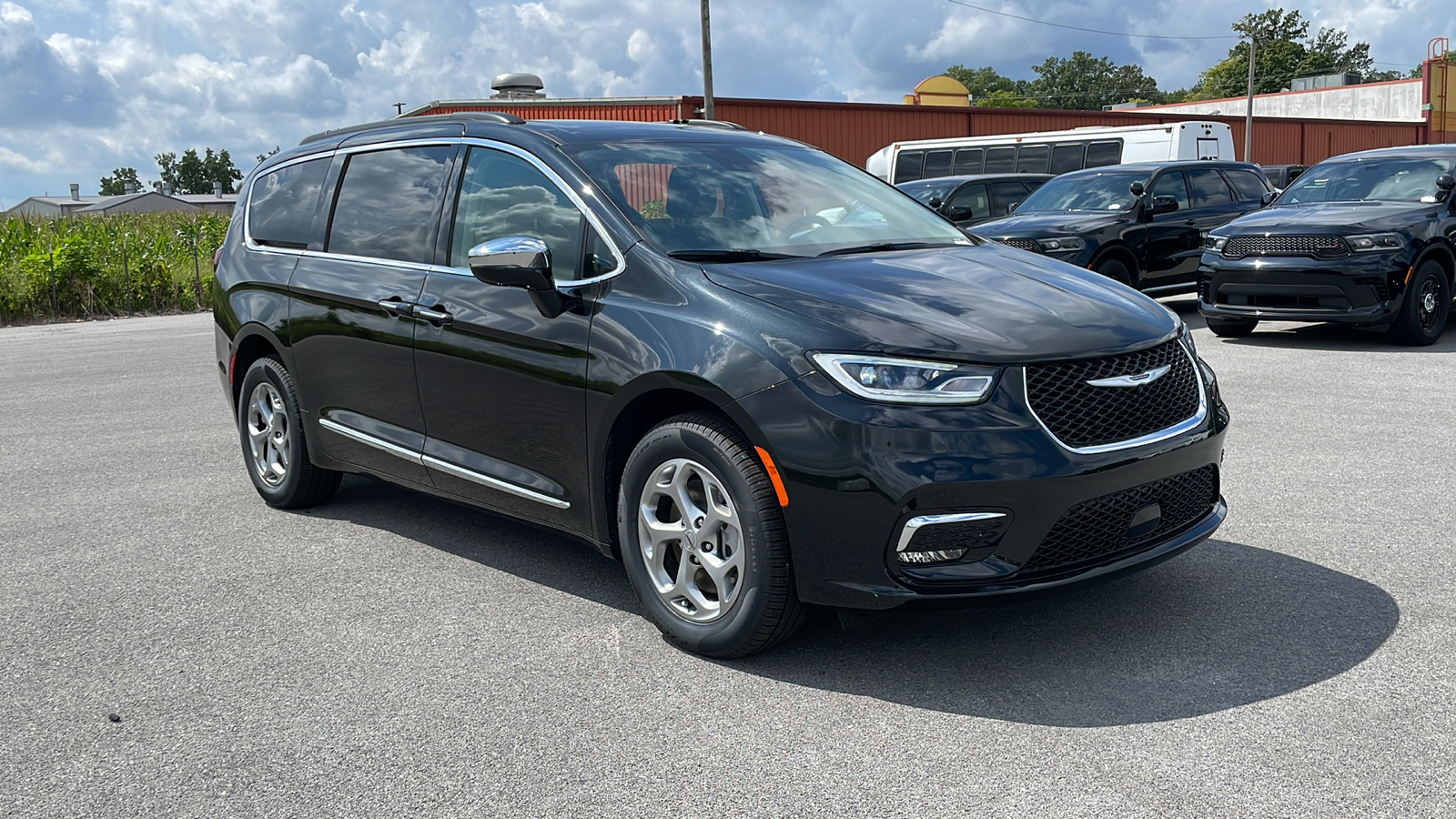 2023 Chrysler Pacifica Limited 1