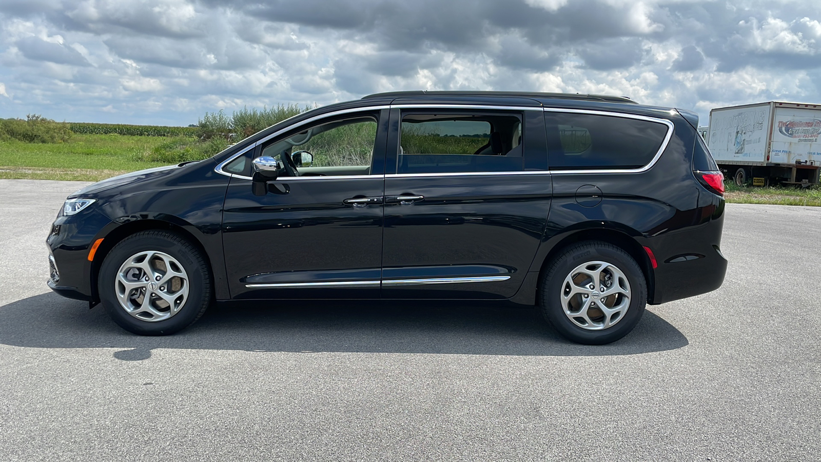 2023 Chrysler Pacifica Limited 4