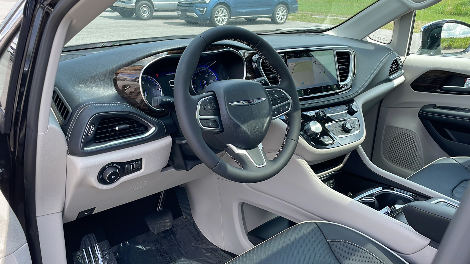 2023 Chrysler Pacifica Limited 9