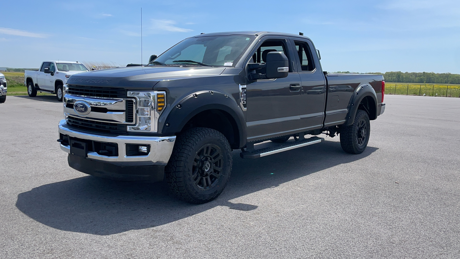 2019 Ford Super Duty F-250 SRW XLT 3