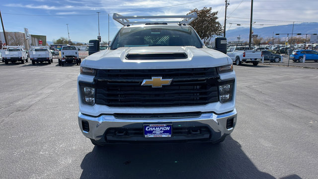 2024 Chevrolet Silverado 3500HD CC Work Truck 2