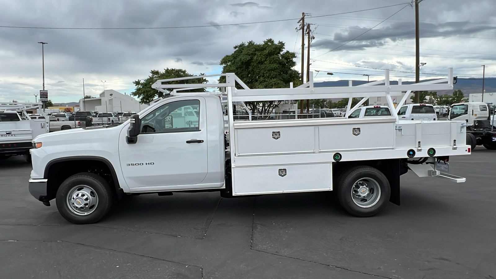 2024 Chevrolet Silverado 3500HD CC Work Truck 8