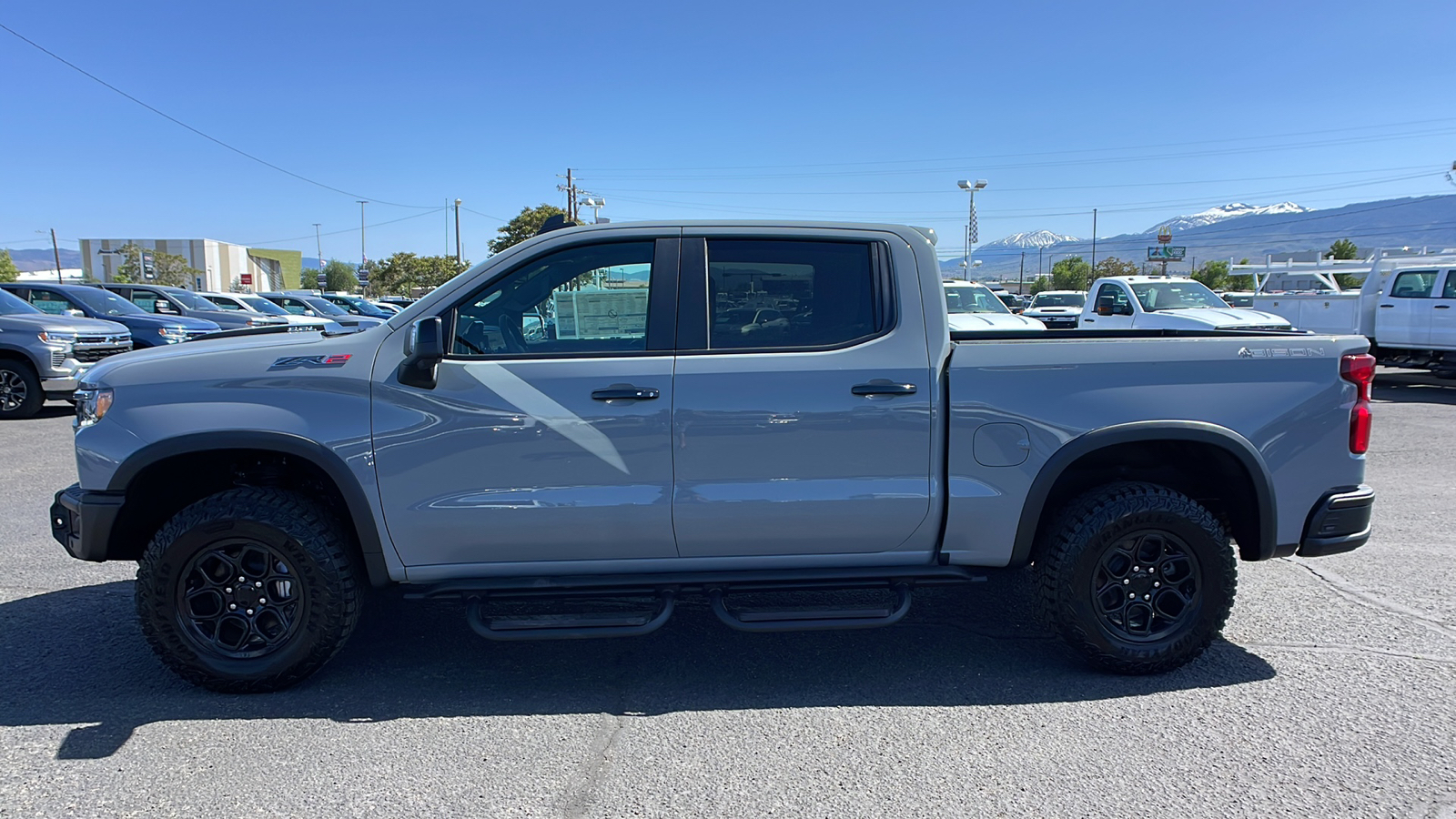 2024 Chevrolet Silverado 1500 ZR2 8