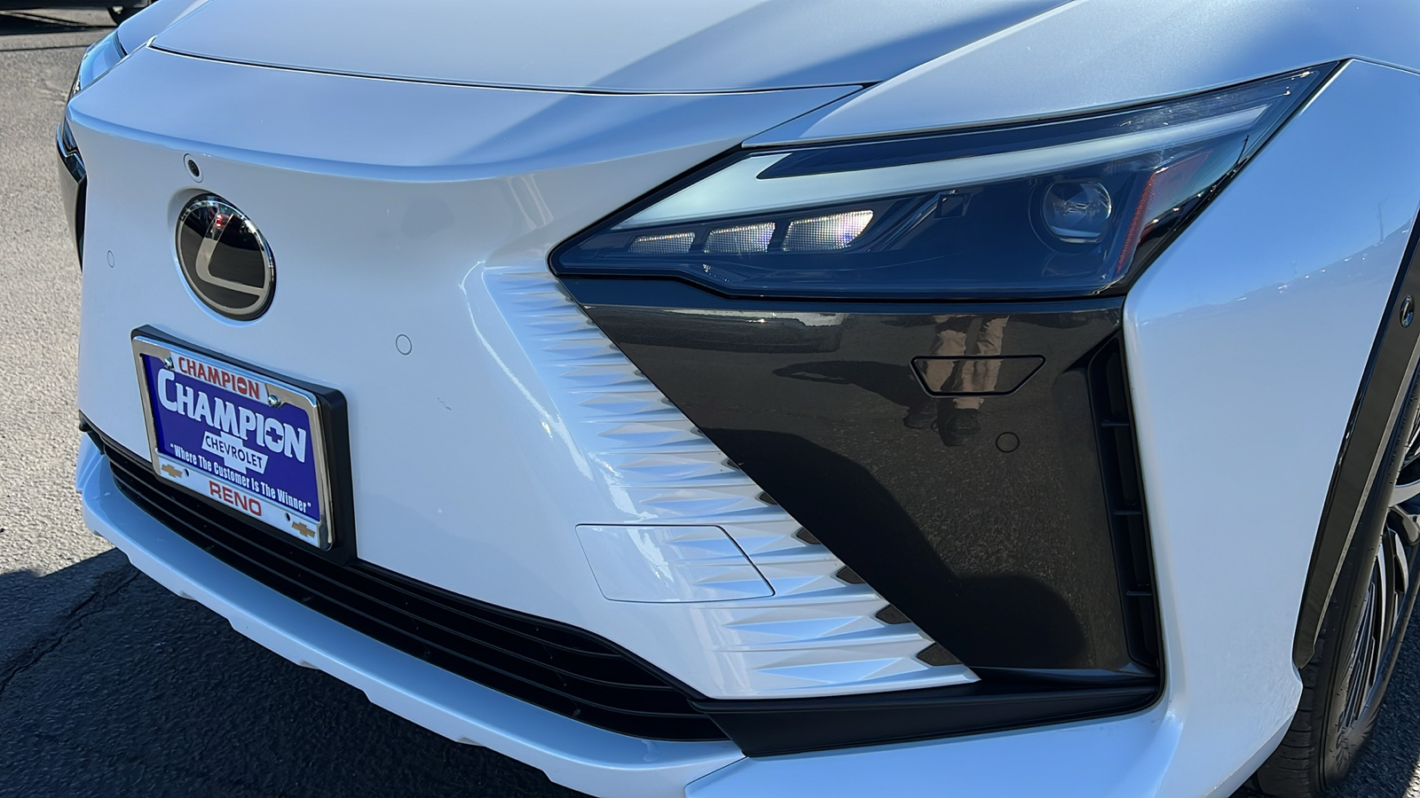 2023 Lexus RZ LUXU 9