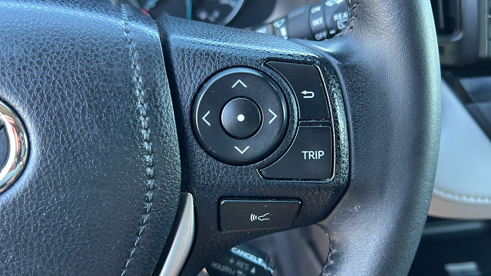 2018 Toyota RAV4 Hybrid  23