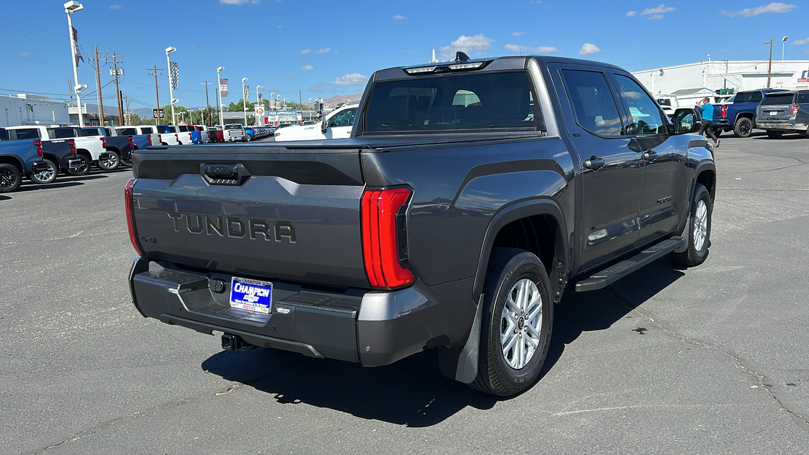 2022 Toyota Tundra 4WD SR5 5