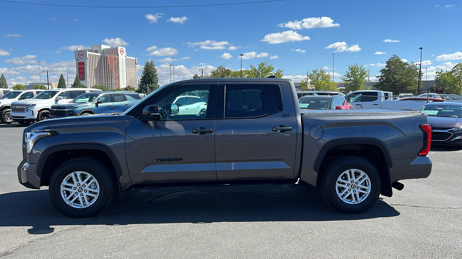 2022 Toyota Tundra 4WD SR5 8