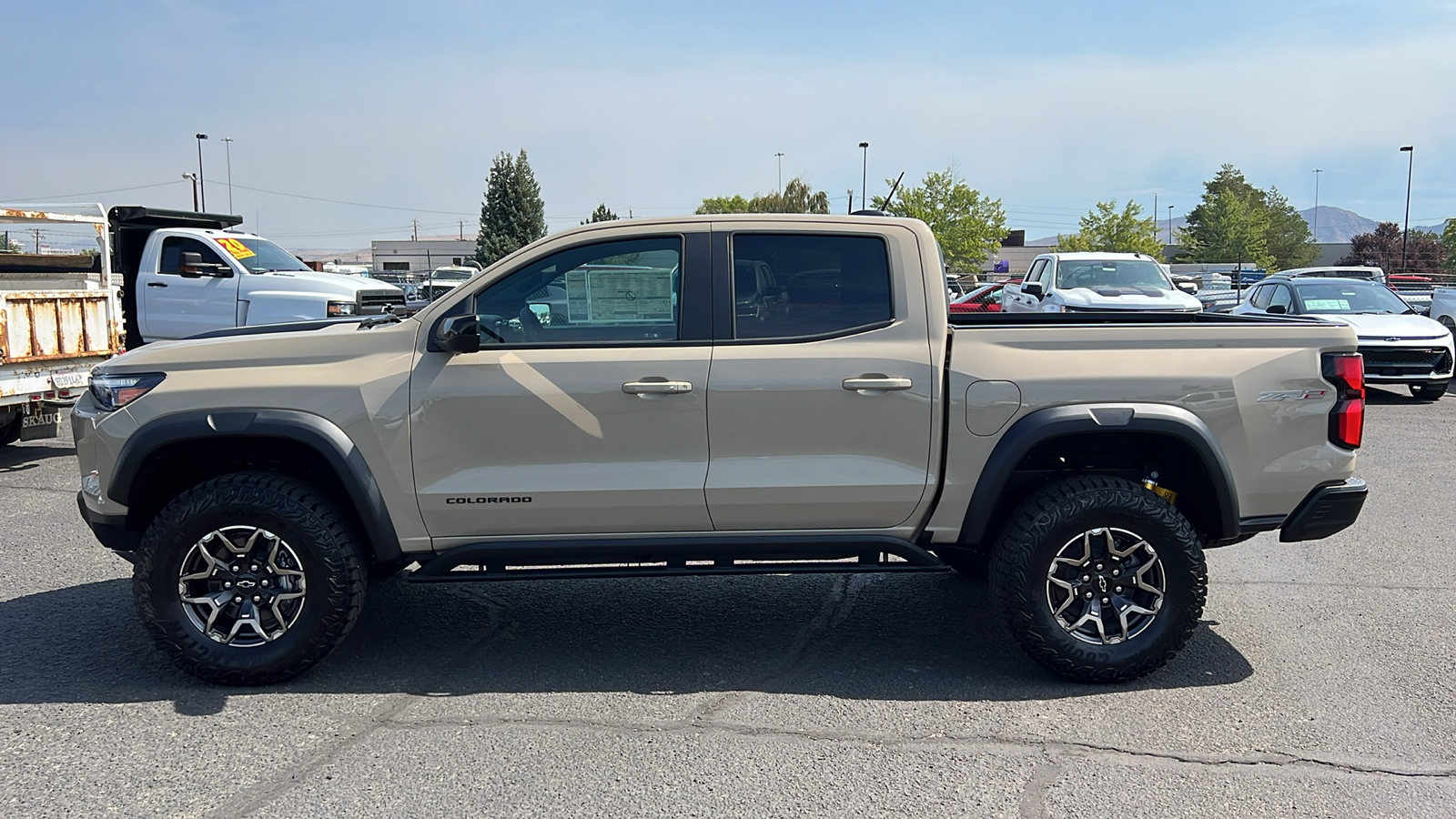 2024 Chevrolet Colorado 4WD ZR2 8