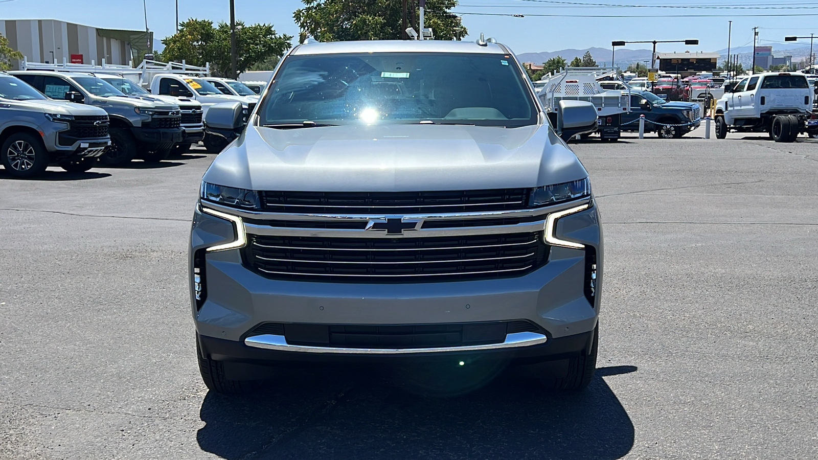 2024 Chevrolet Suburban LT 2