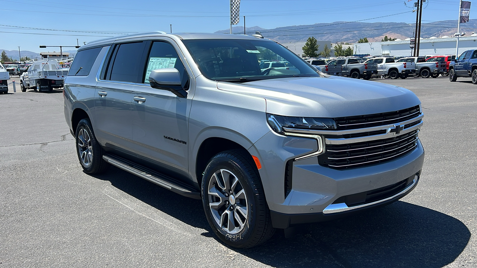 2024 Chevrolet Suburban LT 3