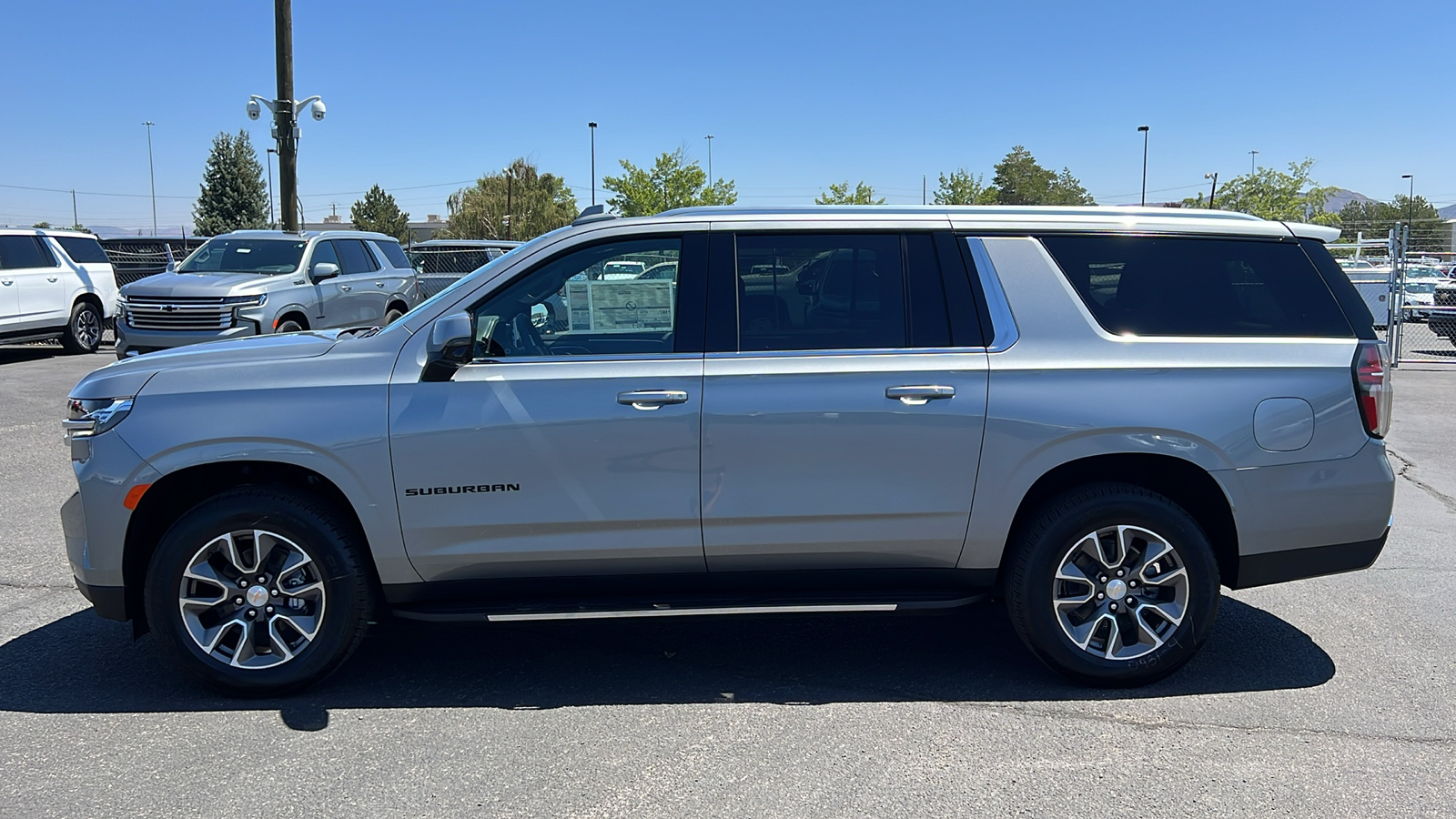 2024 Chevrolet Suburban LT 8