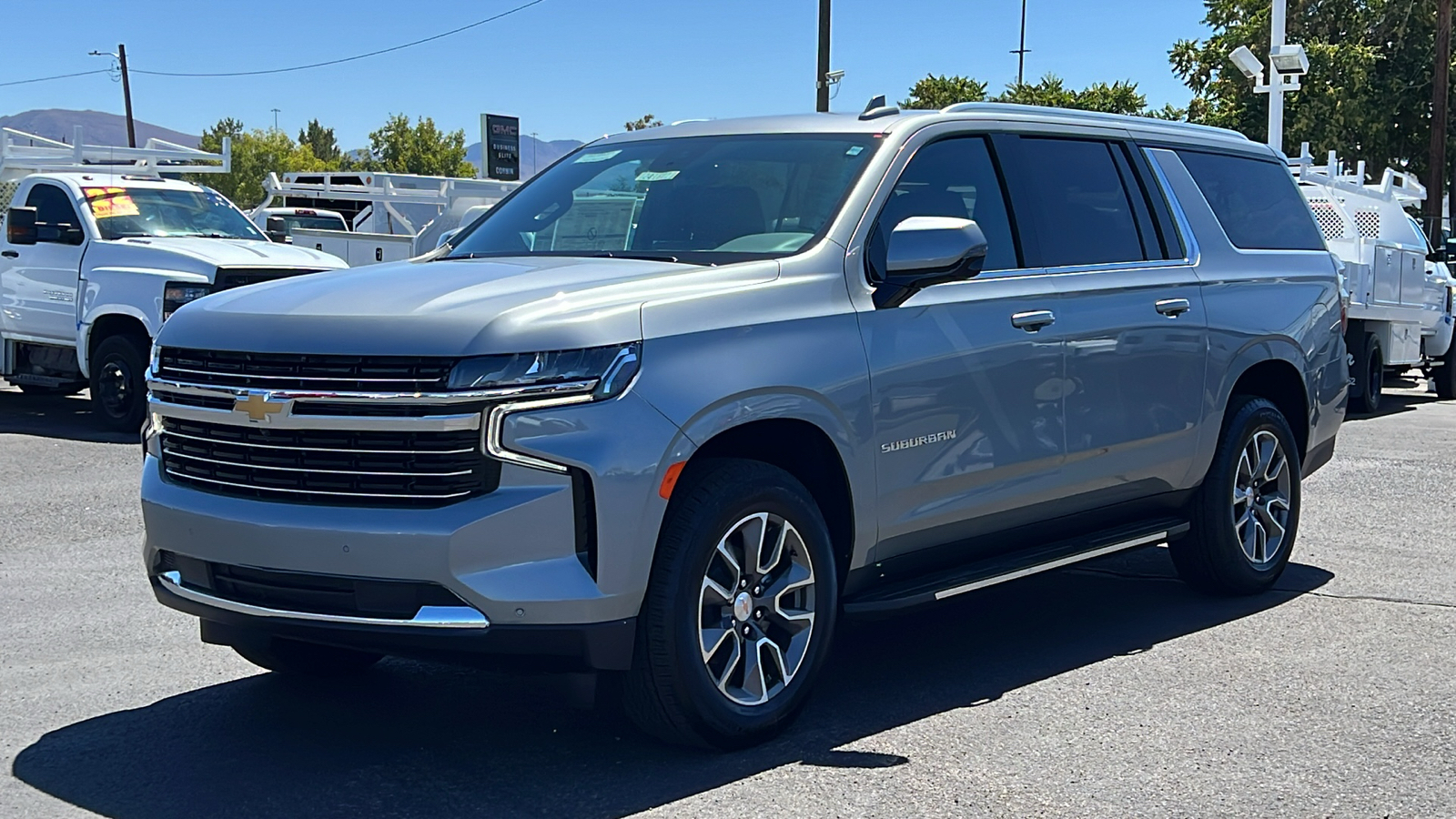 2024 Chevrolet Suburban LT 1