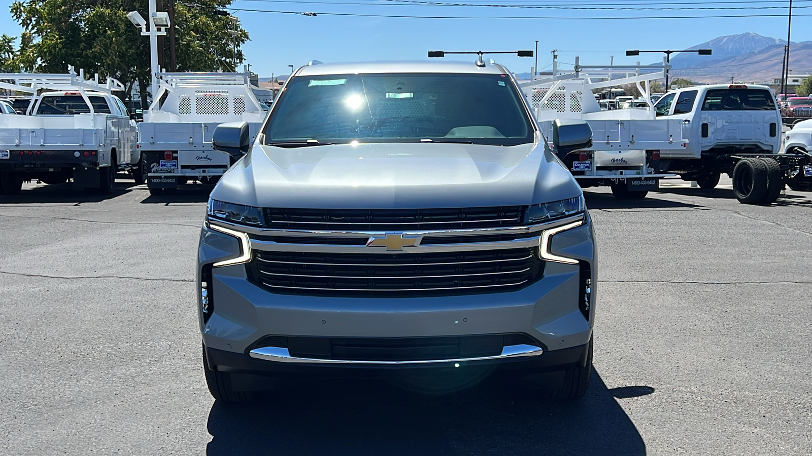 2024 Chevrolet Suburban LT 2