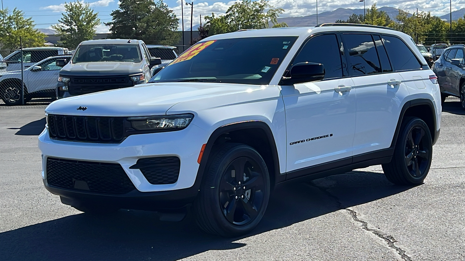 2023 Jeep Grand Cherokee Altitude 1