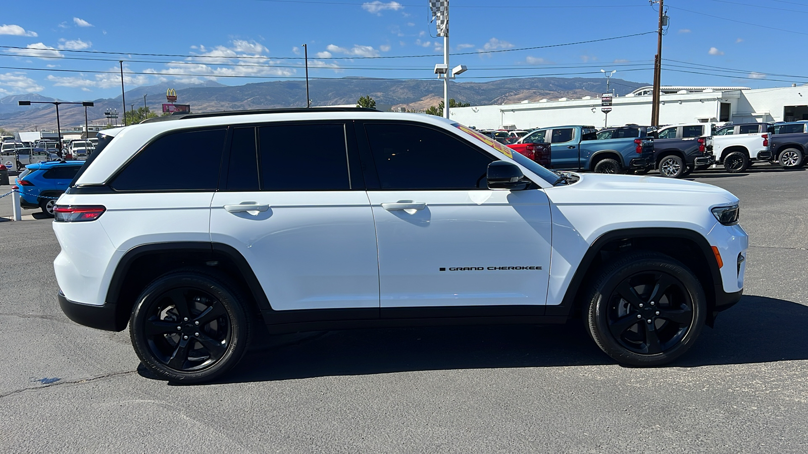 2023 Jeep Grand Cherokee Altitude 4