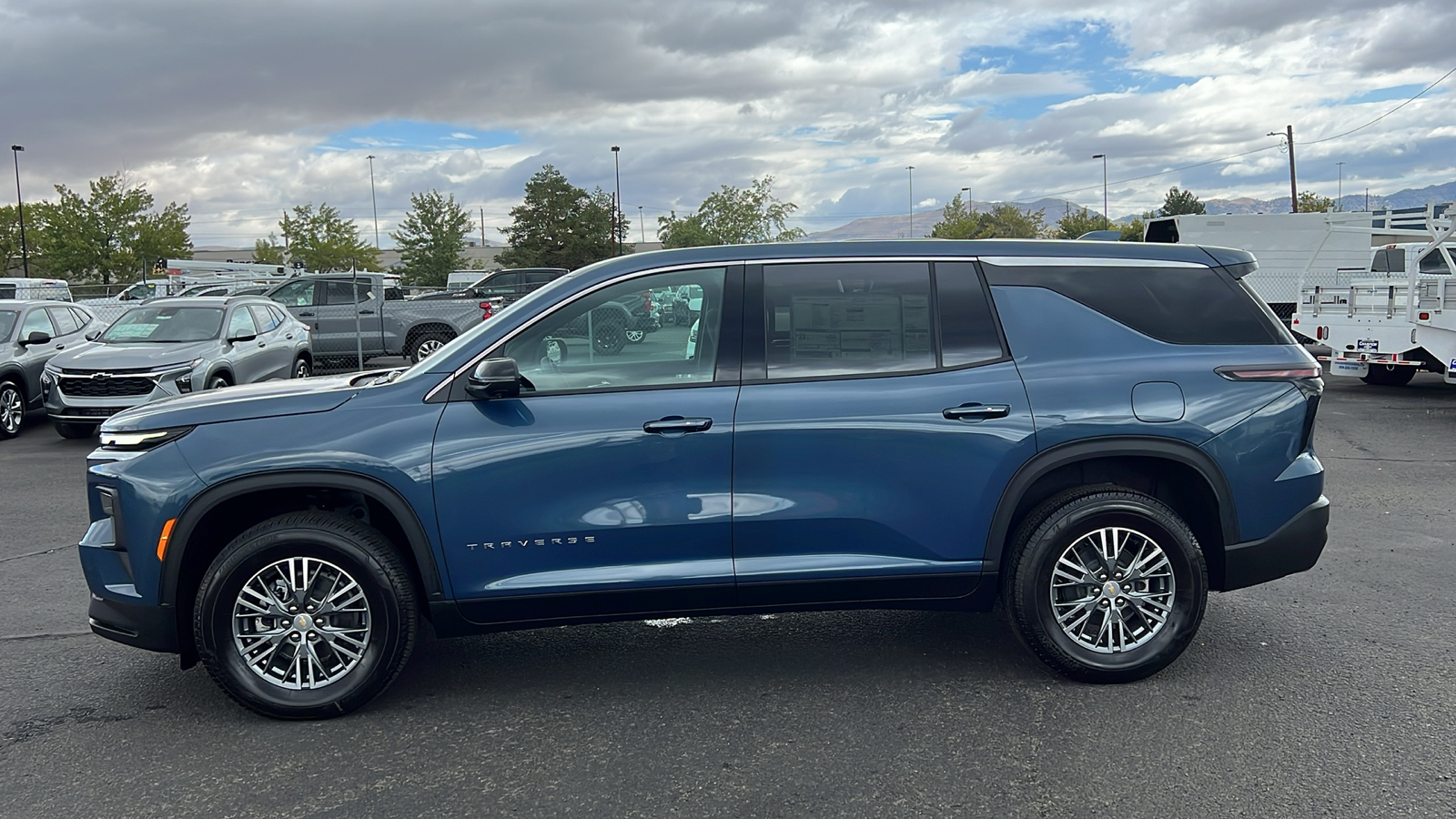 2024 Chevrolet Traverse FWD LS 8