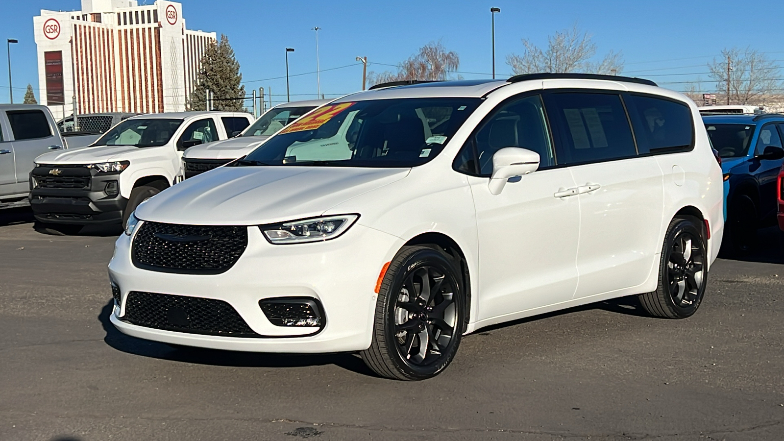 2022 Chrysler Pacifica Limited 1