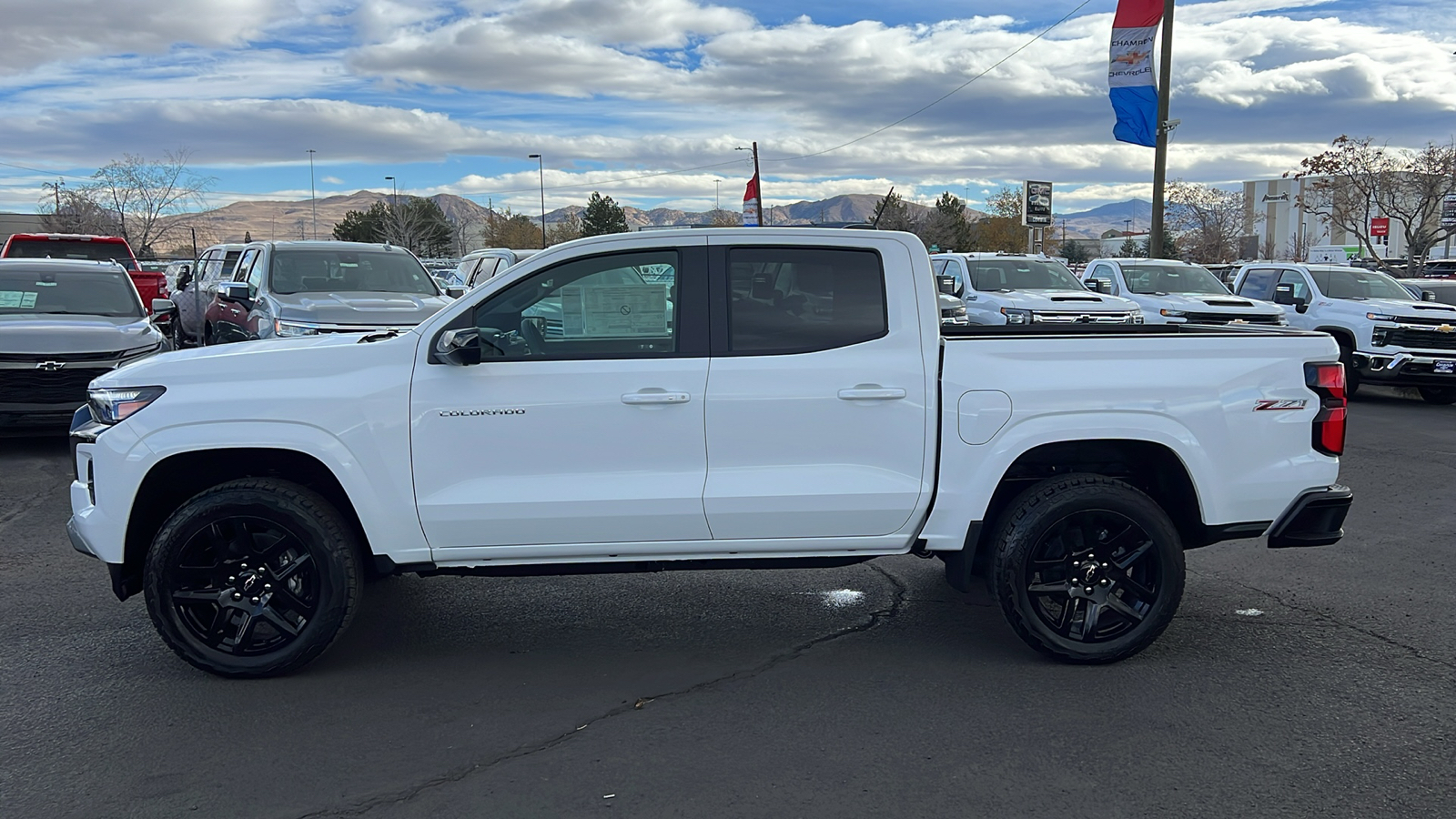 2024 Chevrolet Colorado 4WD Z71 8