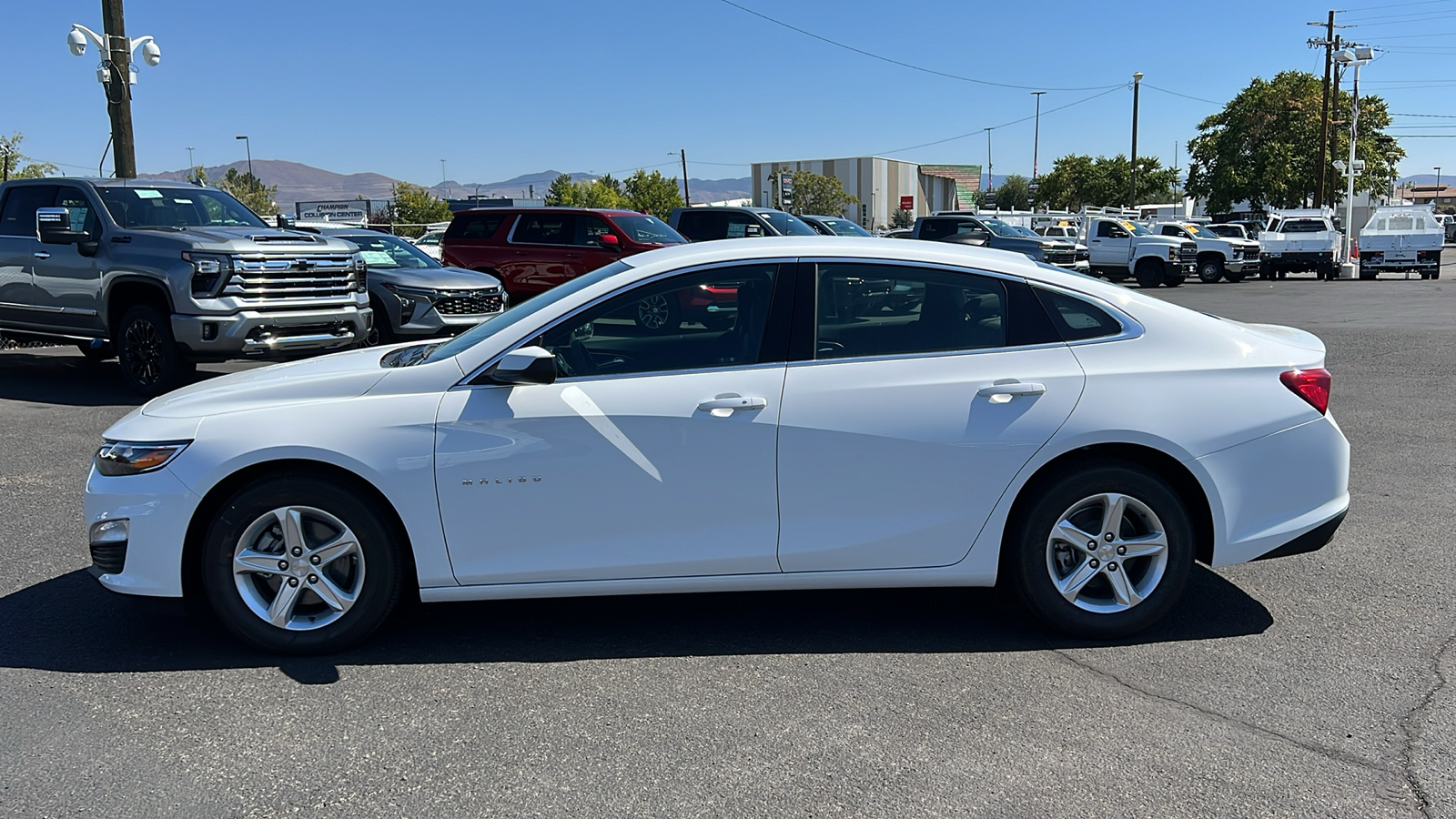 2025 Chevrolet Malibu LS 8