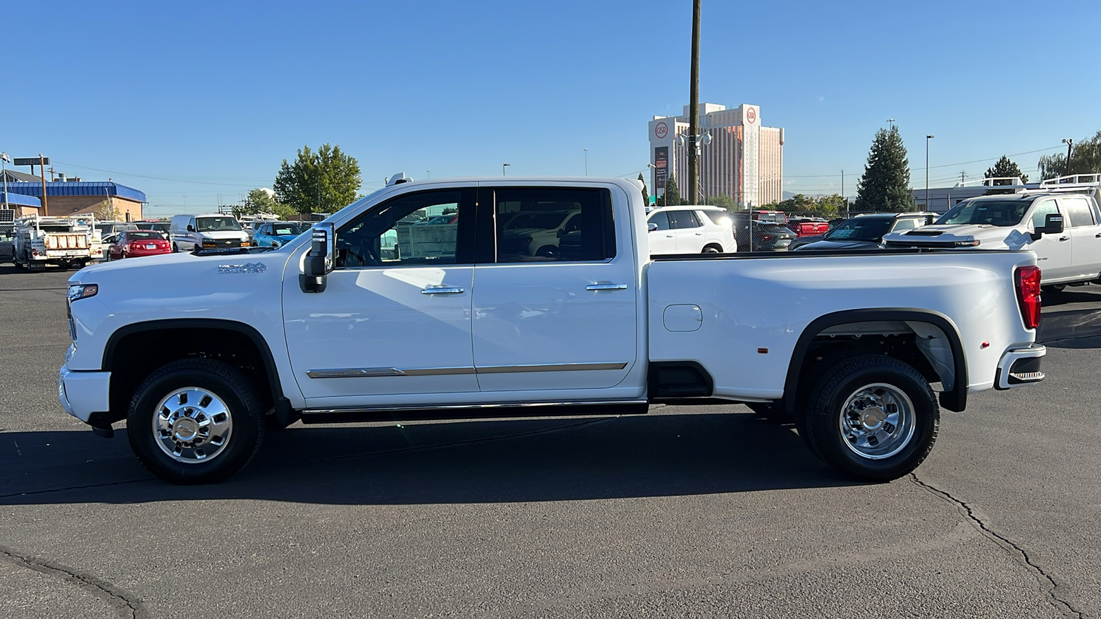 2025 Chevrolet Silverado 3500HD High Country 8