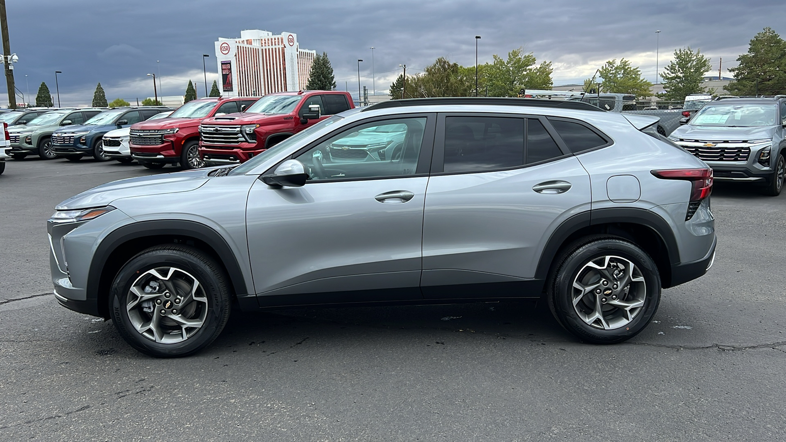 2025 Chevrolet Trax LT 8