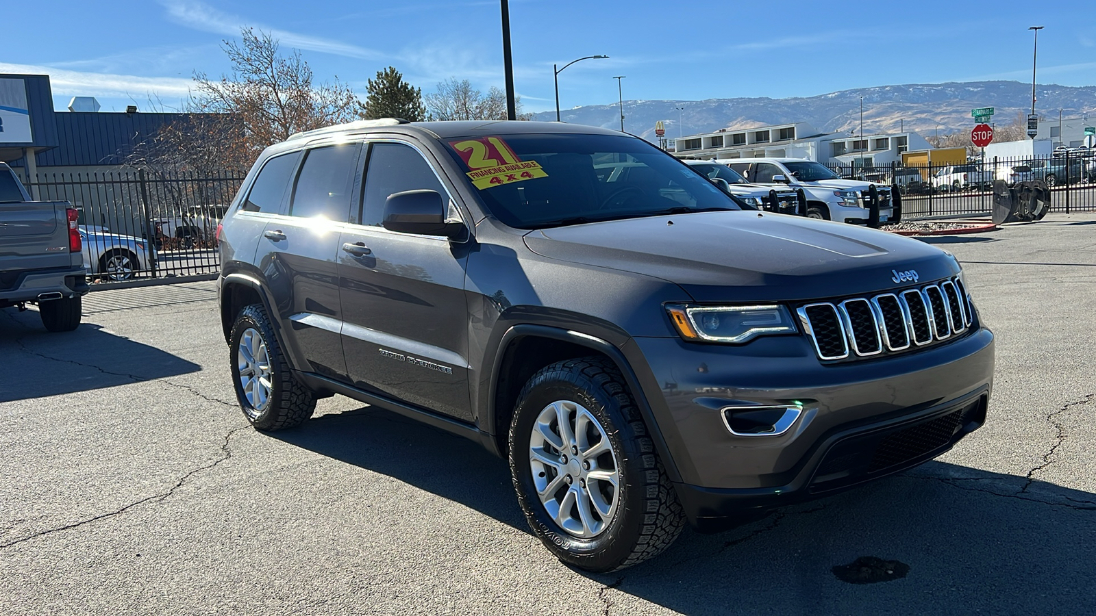 2021 Jeep Grand Cherokee Laredo E 3