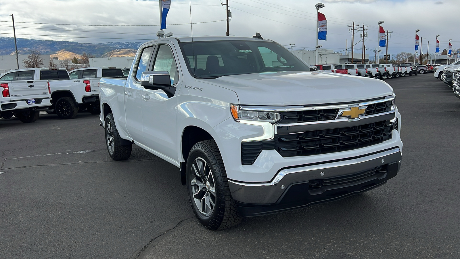 2025 Chevrolet Silverado 1500 LT 3