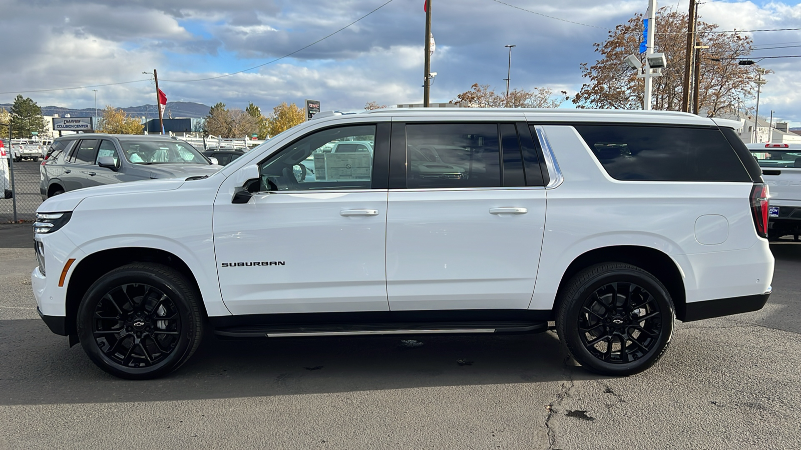 2025 Chevrolet Suburban LS 8