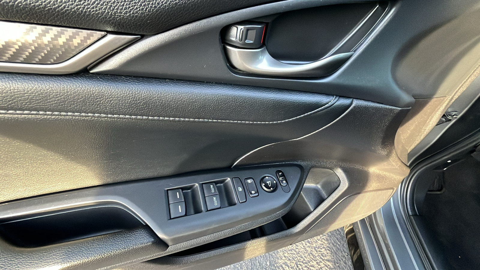 2019 Honda Civic Hatchback Sport Touring 18