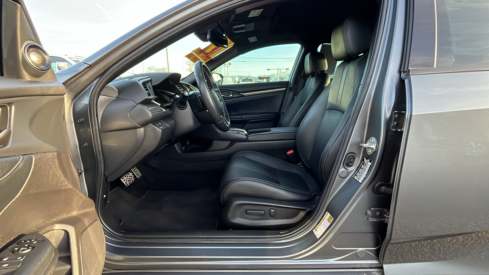 2019 Honda Civic Hatchback Sport Touring 31