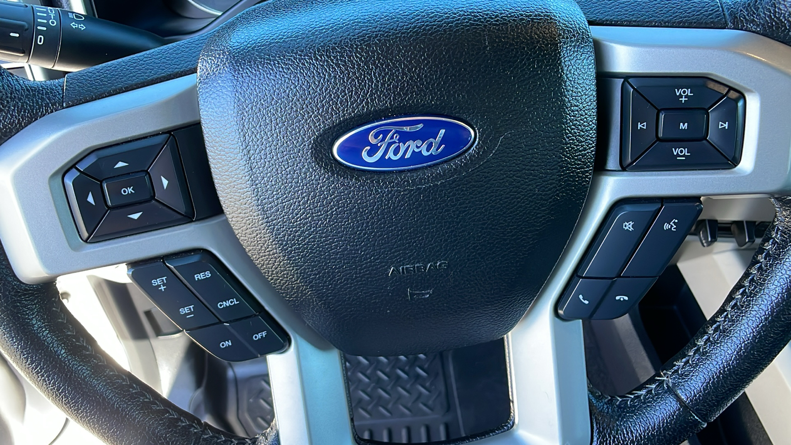 2015 Ford F-150  38