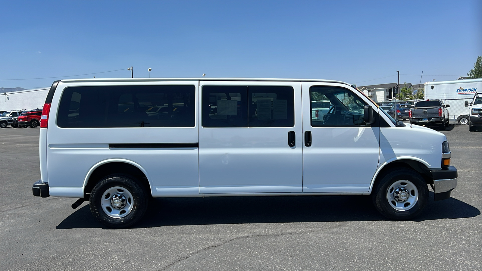 2022 Chevrolet Express Passenger LT 4