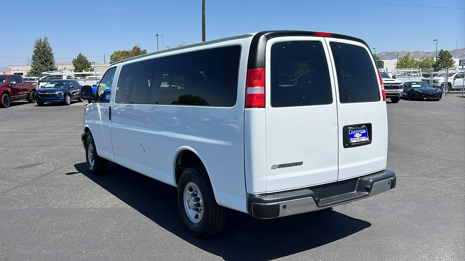 2022 Chevrolet Express Passenger LT 7