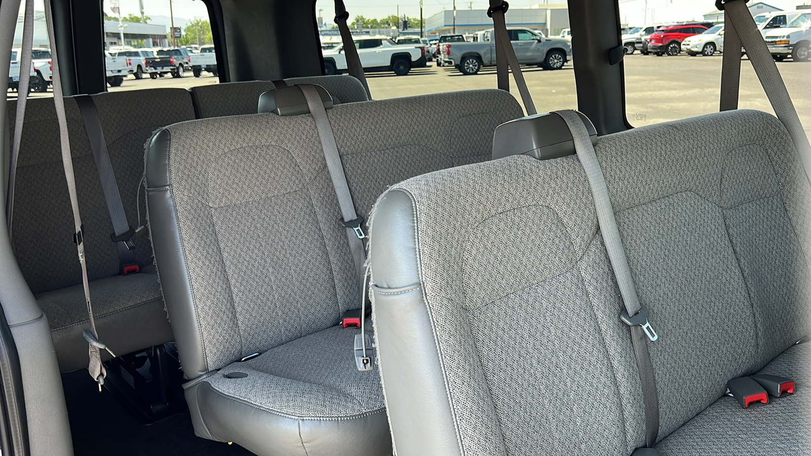 2022 Chevrolet Express Passenger LT 12