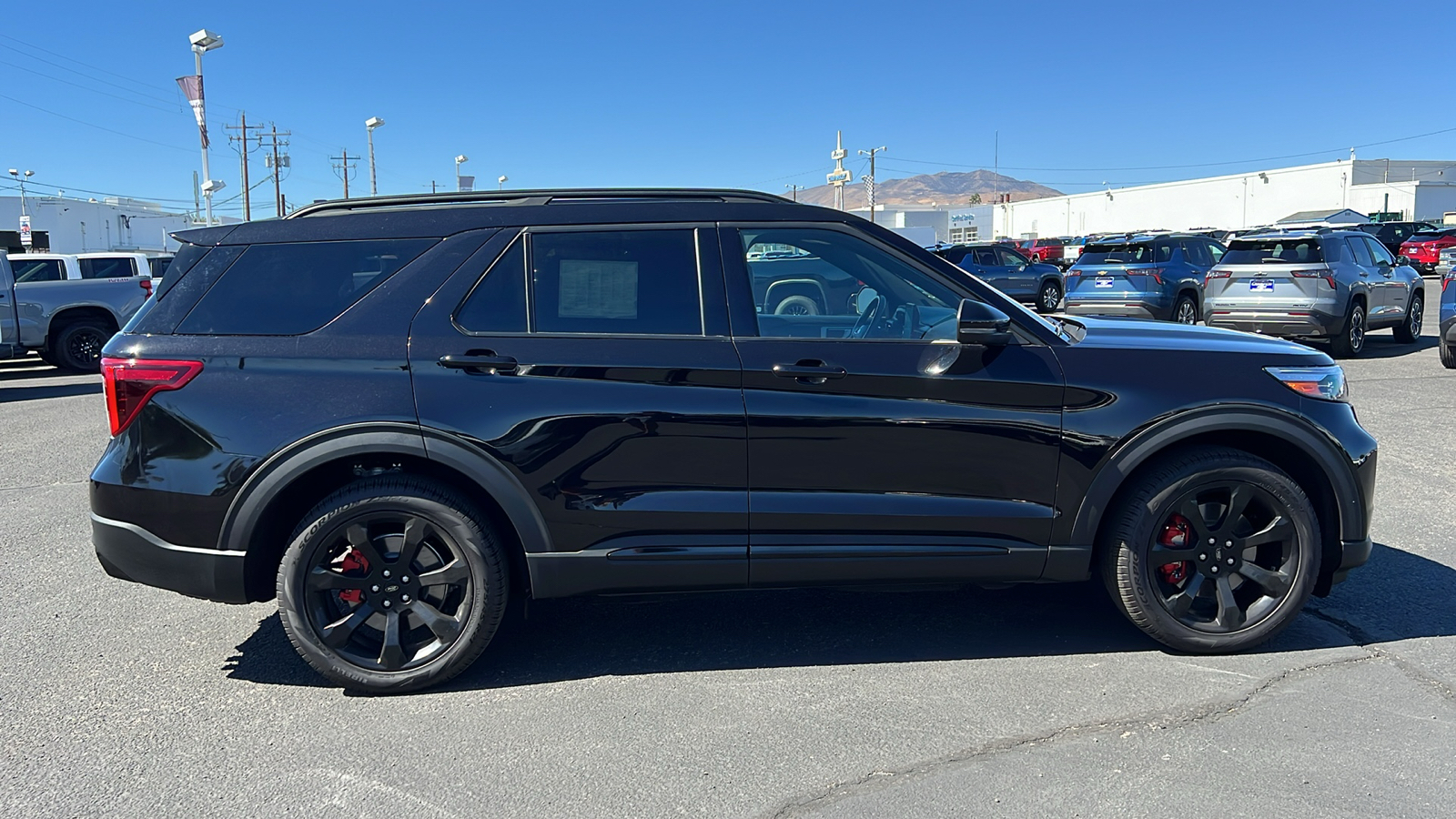 2023 Ford Explorer ST 4